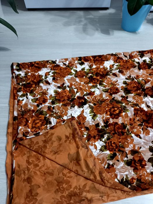 Продам отрезы тканей и платки. Новые