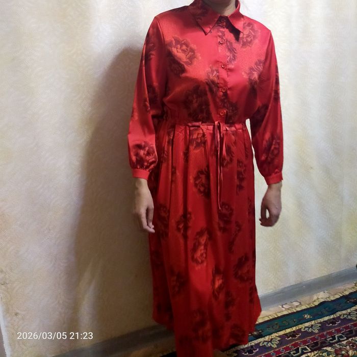 Продам красный платье