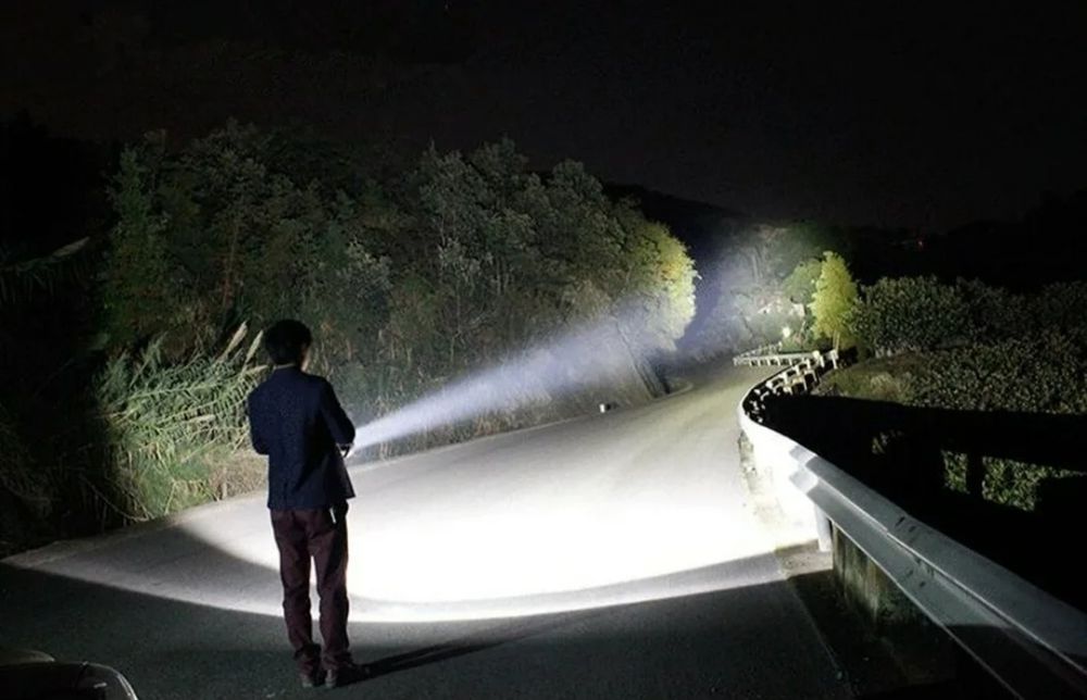 Фара-искатель. Для охоты рыбалки туризма.