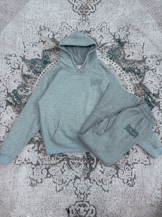 Продам одежду молодежная