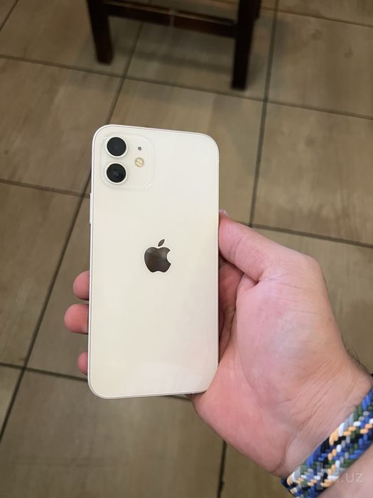 iPhone 12 на гарантии