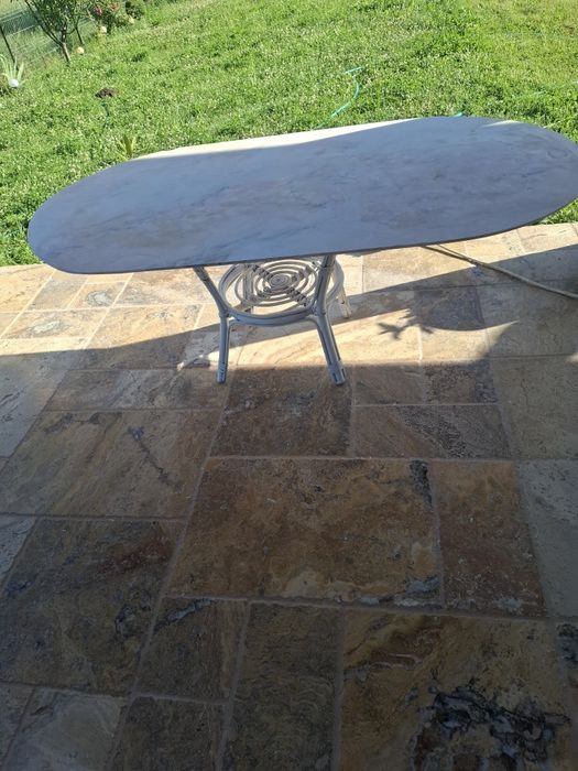 Masa marmura roz lungime 145 cm latime 80 cm