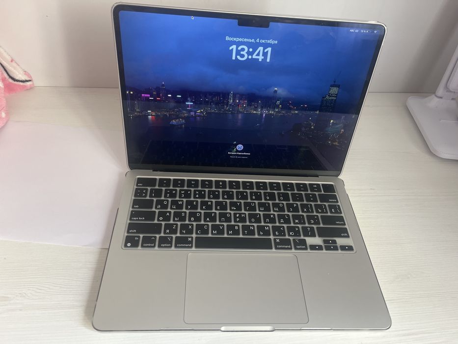 Продaeтся Макбук air Apple 8 гиг и 256 мб