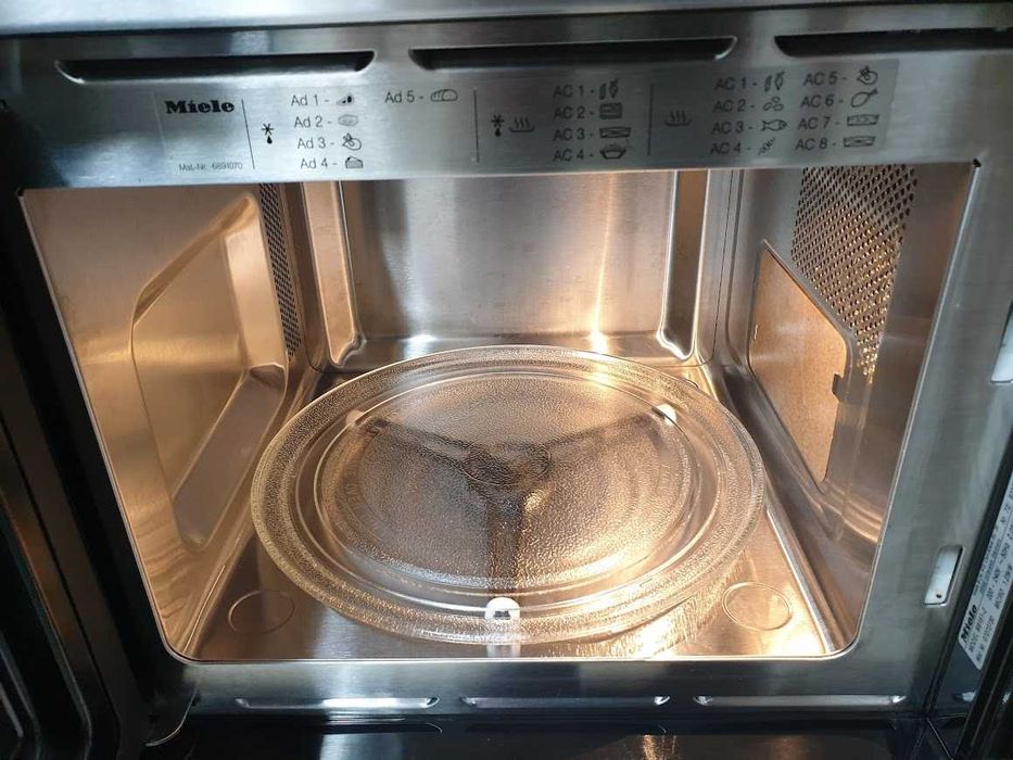 17L - Miele M8151-2 Микровълнова Фурна с Грил за вграждане