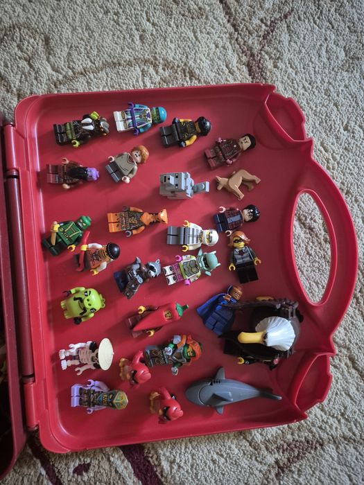 Продам фигурки лего