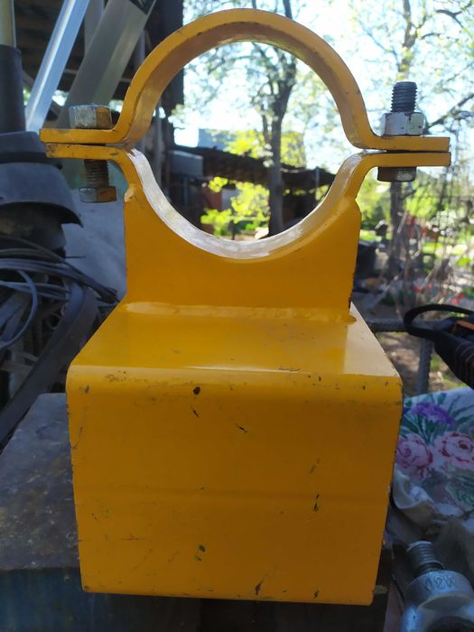 Хомут для труб диаметром 130 мм