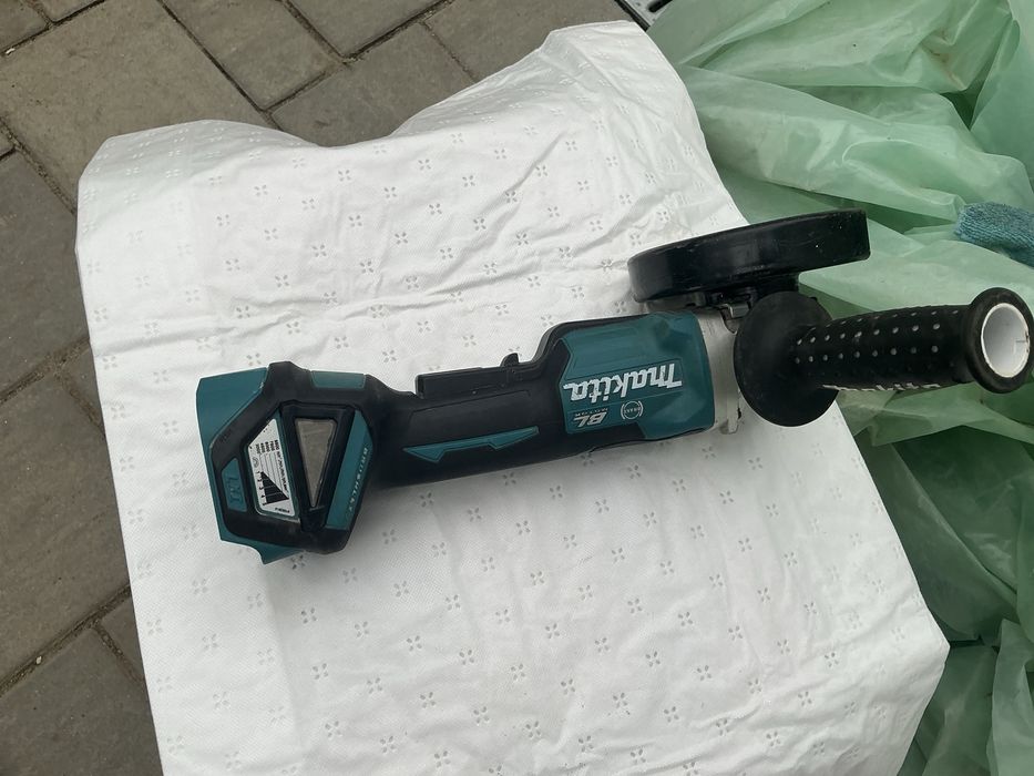 Vind Makita DGA519 cu variator si X LOCK 2024