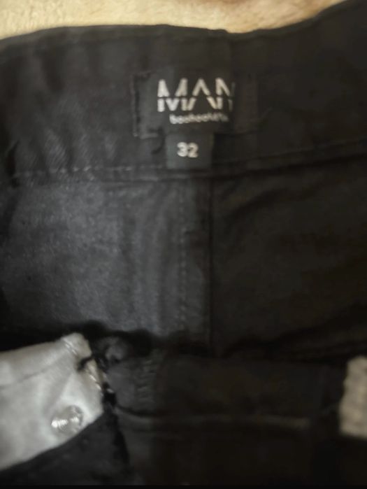 Blugi BohooMAN Negri Ripped