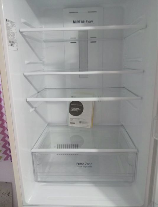 Холодильник LG в отличном состоянии!