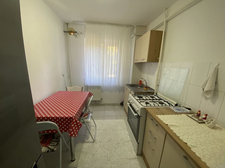 Inchiriez apartament 2 camere et 1- Bdul Bucuresti -statia Vranis