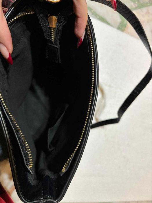 Черна чанта през рамо