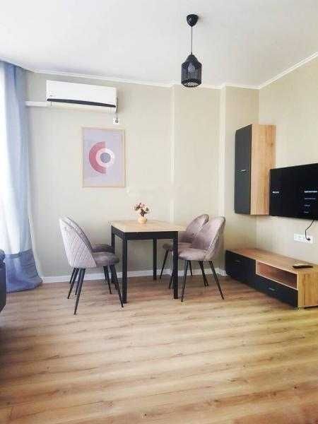 Дава се под наем Двустаен апартамент в Бургас, Изгрев - 65 кв.м за 459 € - Снимка #2