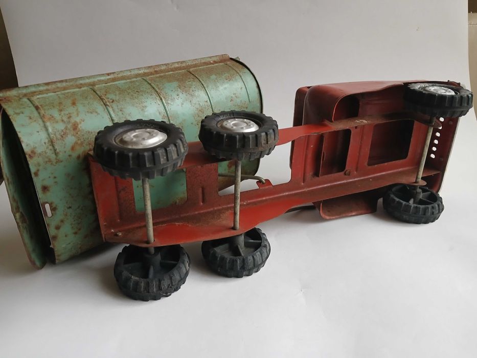 Стара руска голяма метална играчка камион самосвал.