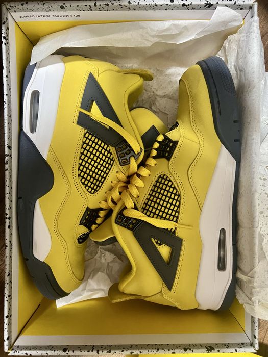 Jordan 4 Retro Lightning (2021)