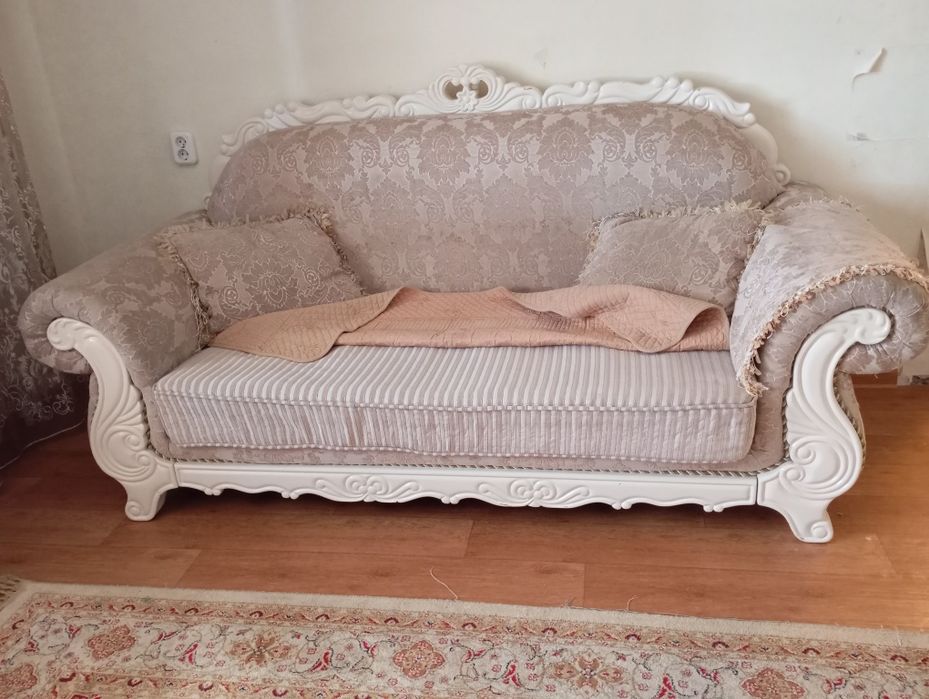 Продаю диваны , шкаф