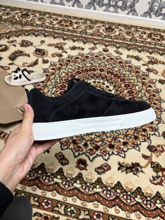 Крассовки новые 44 размер срочно