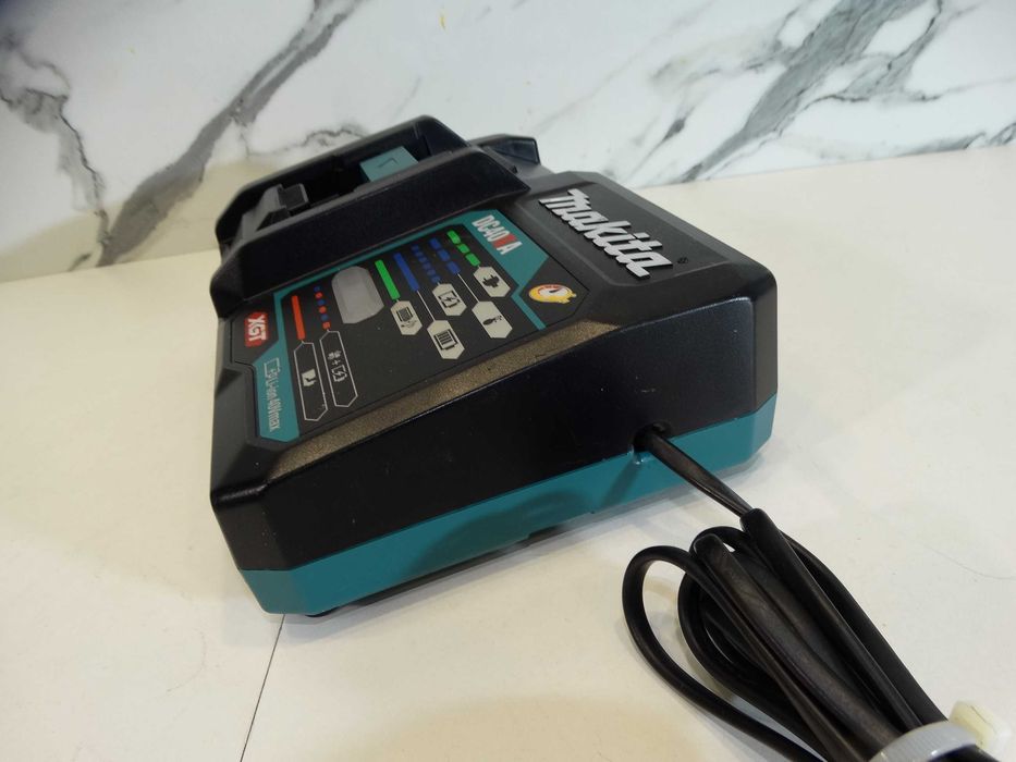 Makita DC 40 RA - Бързо зарядно устройство XGT / 40 V