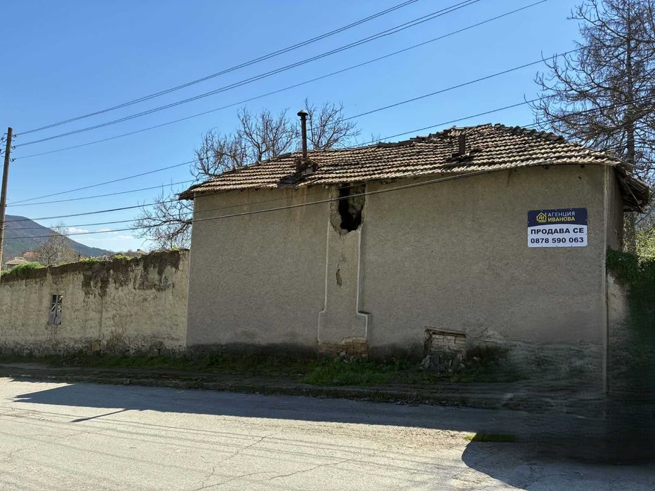 Парцел 1590 кв.м с къща – висока част на гр. Опака