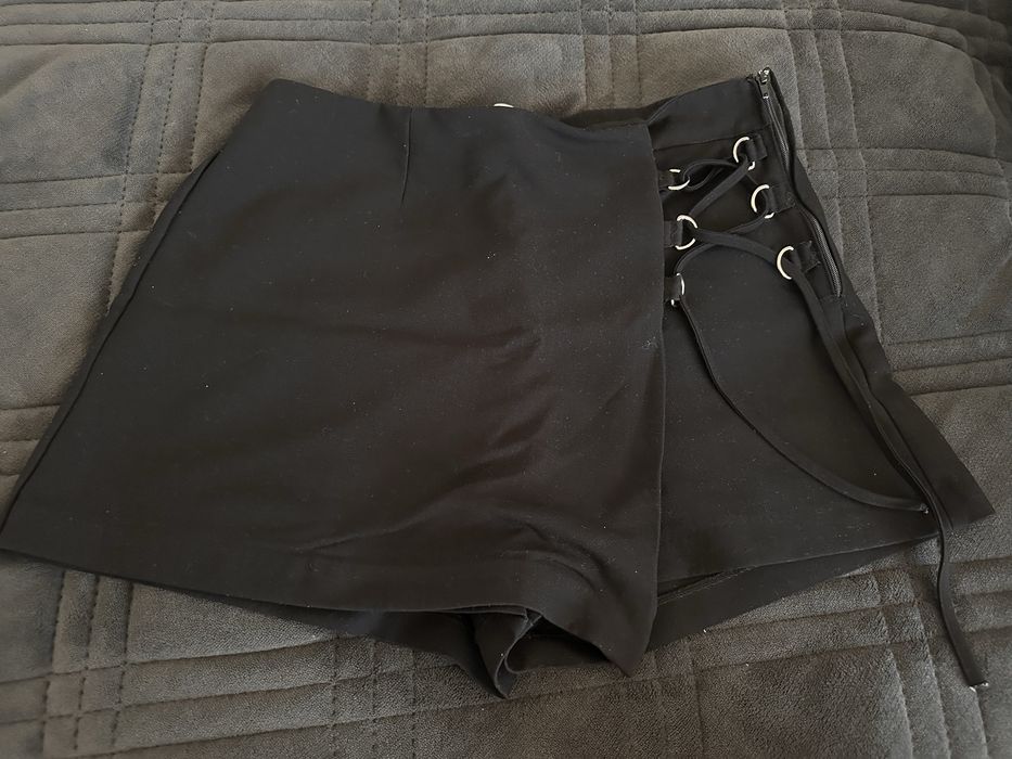 Къси панталонки на Bershka