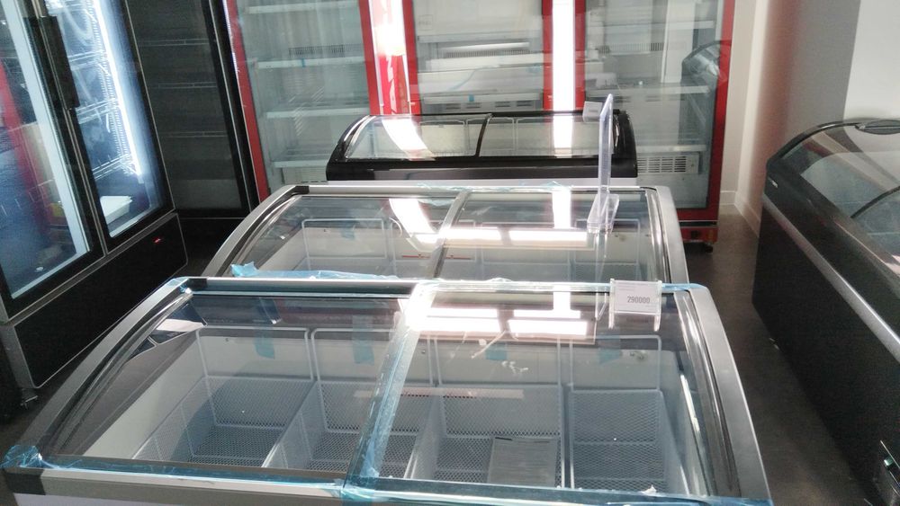 Новый Витринный холодильник