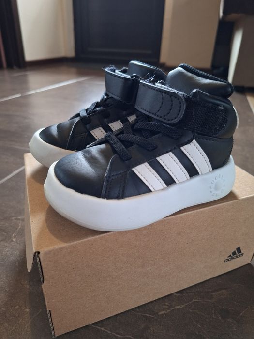 Adidas Grand court Mid 23