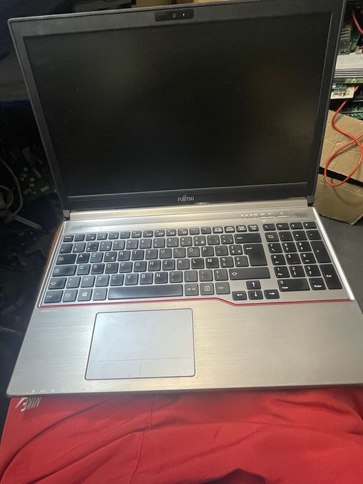 Laptop Fujitsu Siemens E756