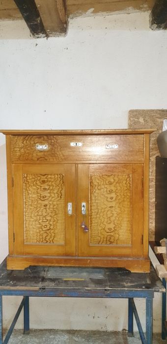 Vand mobila veche de epoca