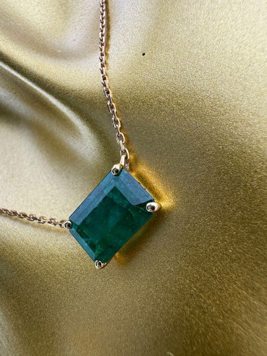 Продам цепь с кулоном Изумруд