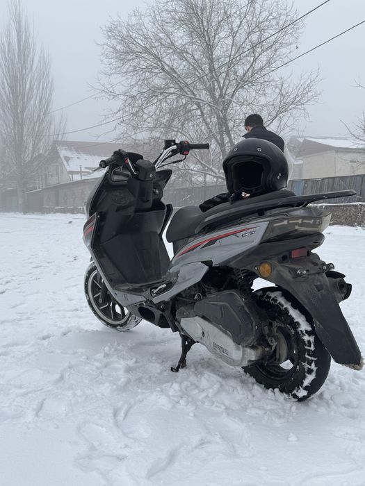 В продаже мопед макси скутер