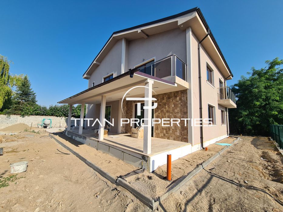 Двуетажна къща за продажба в с. Крумово