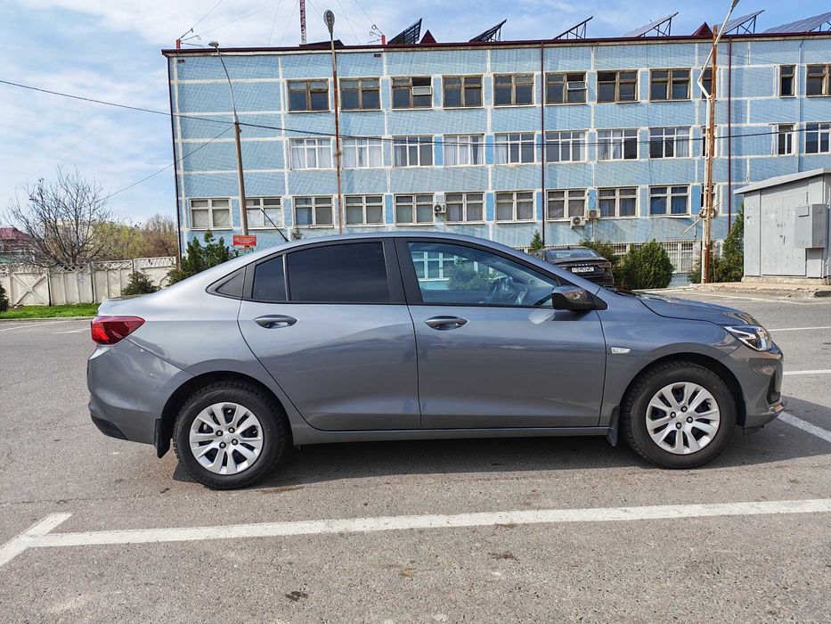 Onix 3LT sotiladi, kulrang metallik