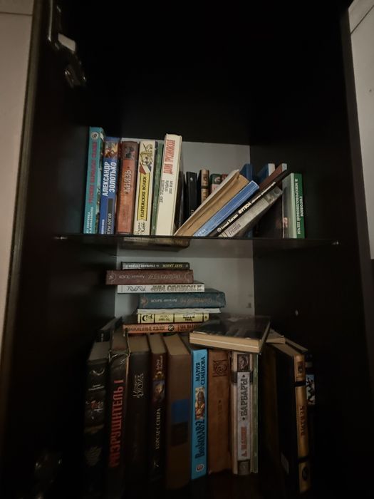 Продам книжный шкаф