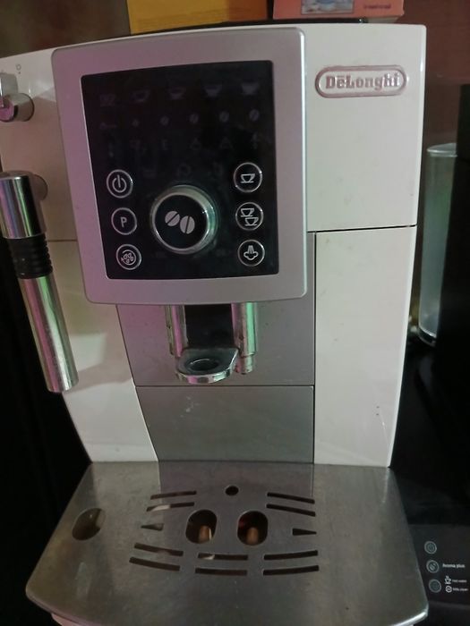 Aparate de cafea cu cafea boabe cu cafea macinata si capsule