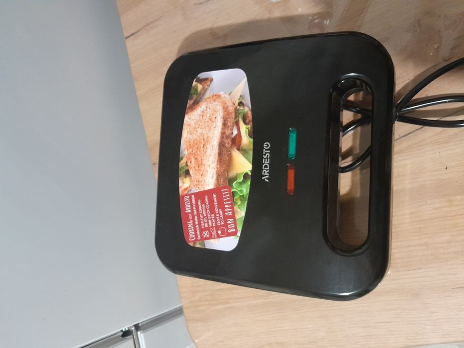 Продам новую сендвиничницу