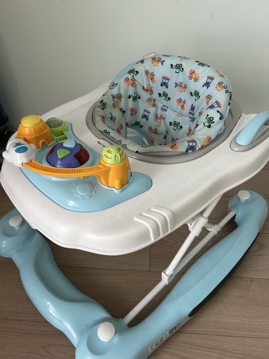 Бебешка проходилка паяк