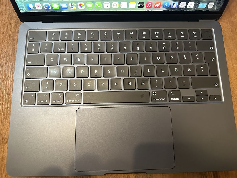 Macbook air m3 8/256 в идеале срочно