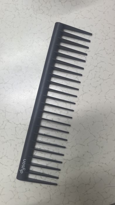 Расчёска  Dyson для подарк.