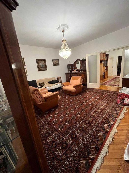 4-Zimmer-Wohnung, 200 m²