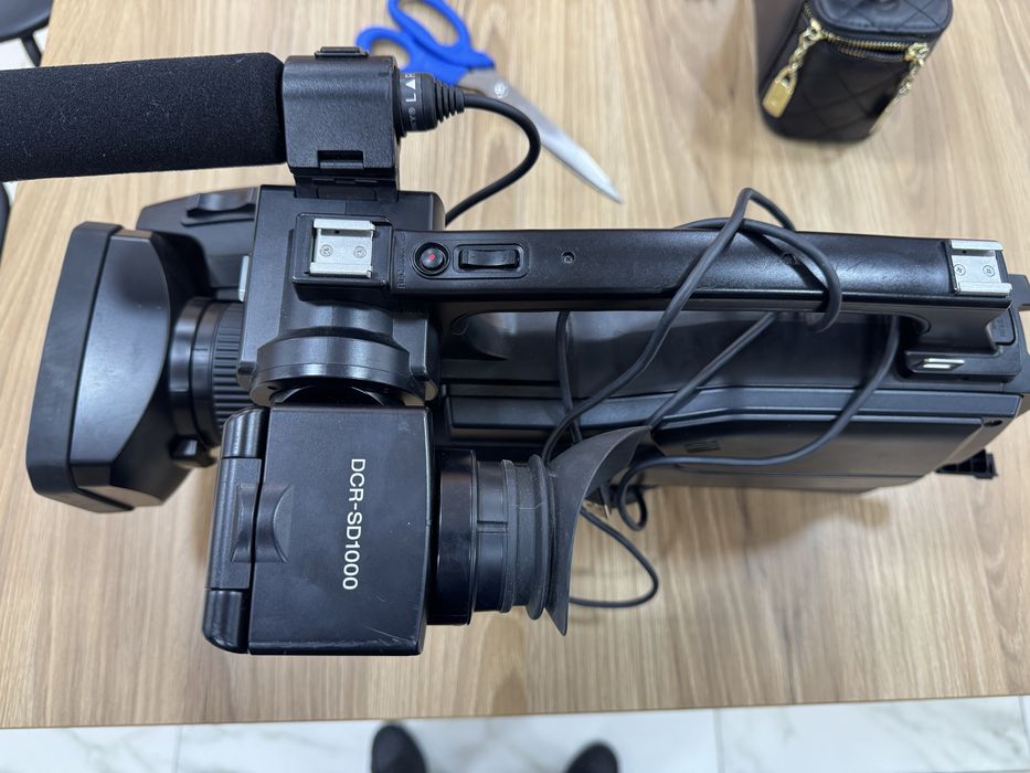 Профессиональная видеокамера Sony DSR-SD1000