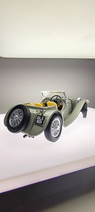 Macheta Jaguar SS100 scala 1 18 Bburago