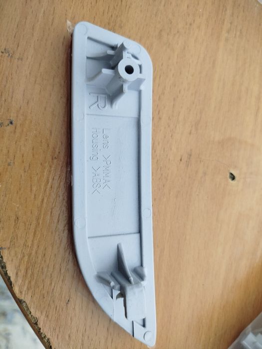 Катафот заднего бампера тойота королла