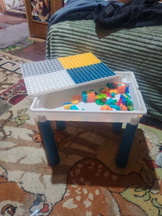 Măsuță pentru copii lego