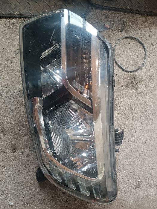 Lampa far Megane3 an 2014 bara fata Megane3 Clio4 Clio3 Fluence Scenic3 Scenic2  Megane2 stop UPC kit bara fata Dacia Logan3 Sandero Stepway3 Logan2