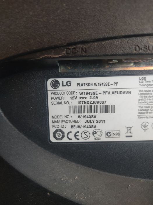 Monitor lg sotiladi 19razmer yaxshilab oqib keyin telifon qilila