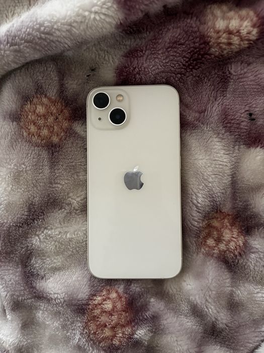Айфон 13, белого цвета