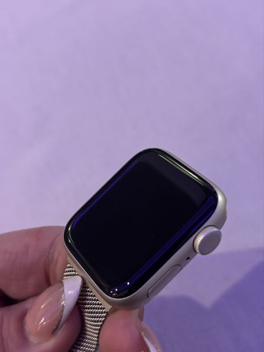 Продавам Apple Watch SE
