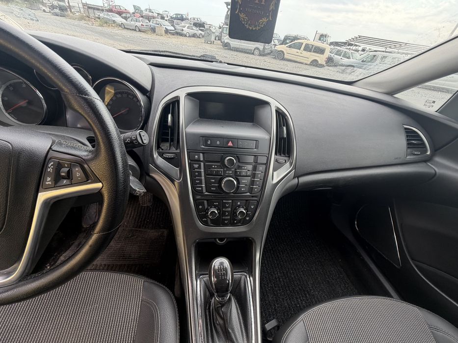 Opel Astra J Sports Tourer 1.7 CDTI 125 hp A17DTR 2012 g. на части