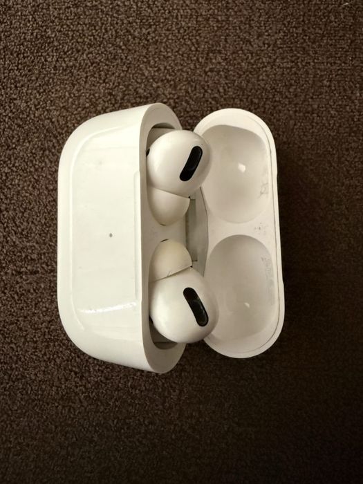 Apple Airpods Pro (1st Gen) с безжично MagSafe зареждане