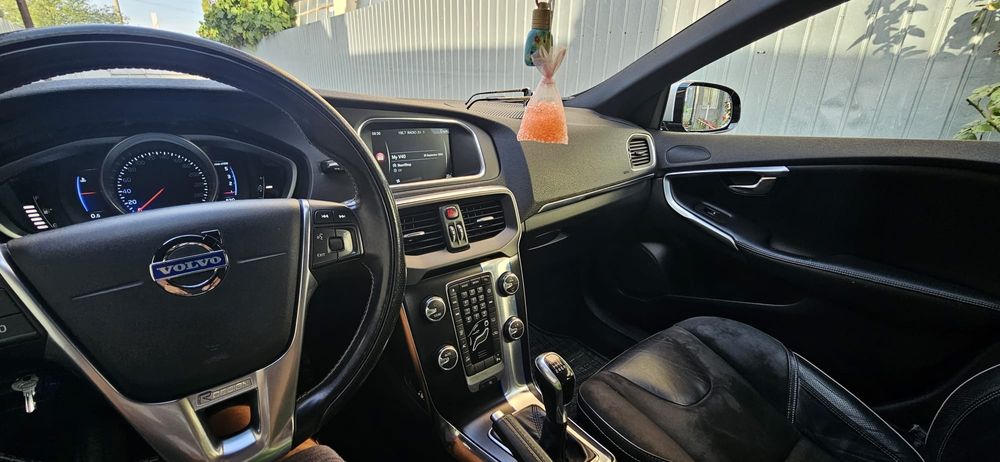 Volvo v40 R-Design D4 190cp