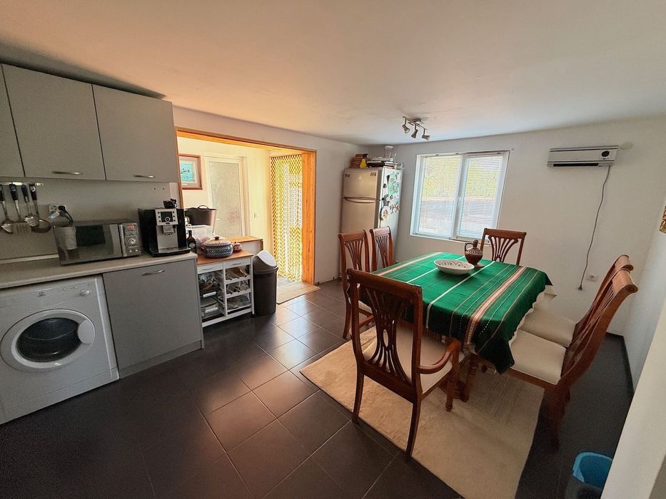 Къща в село Изворище